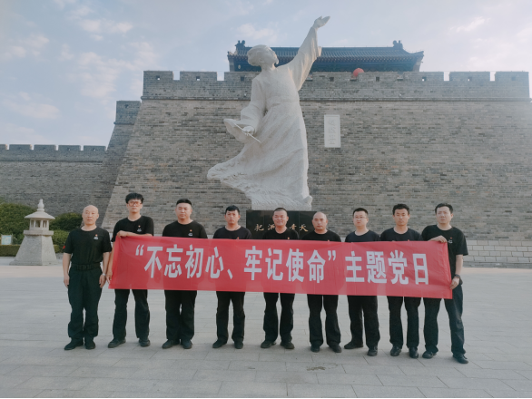 諸城守押大隊黨支部超然臺黨性教育基地開展“不忘初心、牢記使命”現(xiàn)場教學(xué)活動405.png